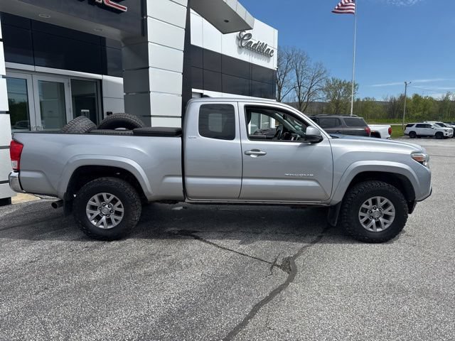 Used 2017 Toyota Tacoma SR5 w/ Tow Package AWD/4WD image 7