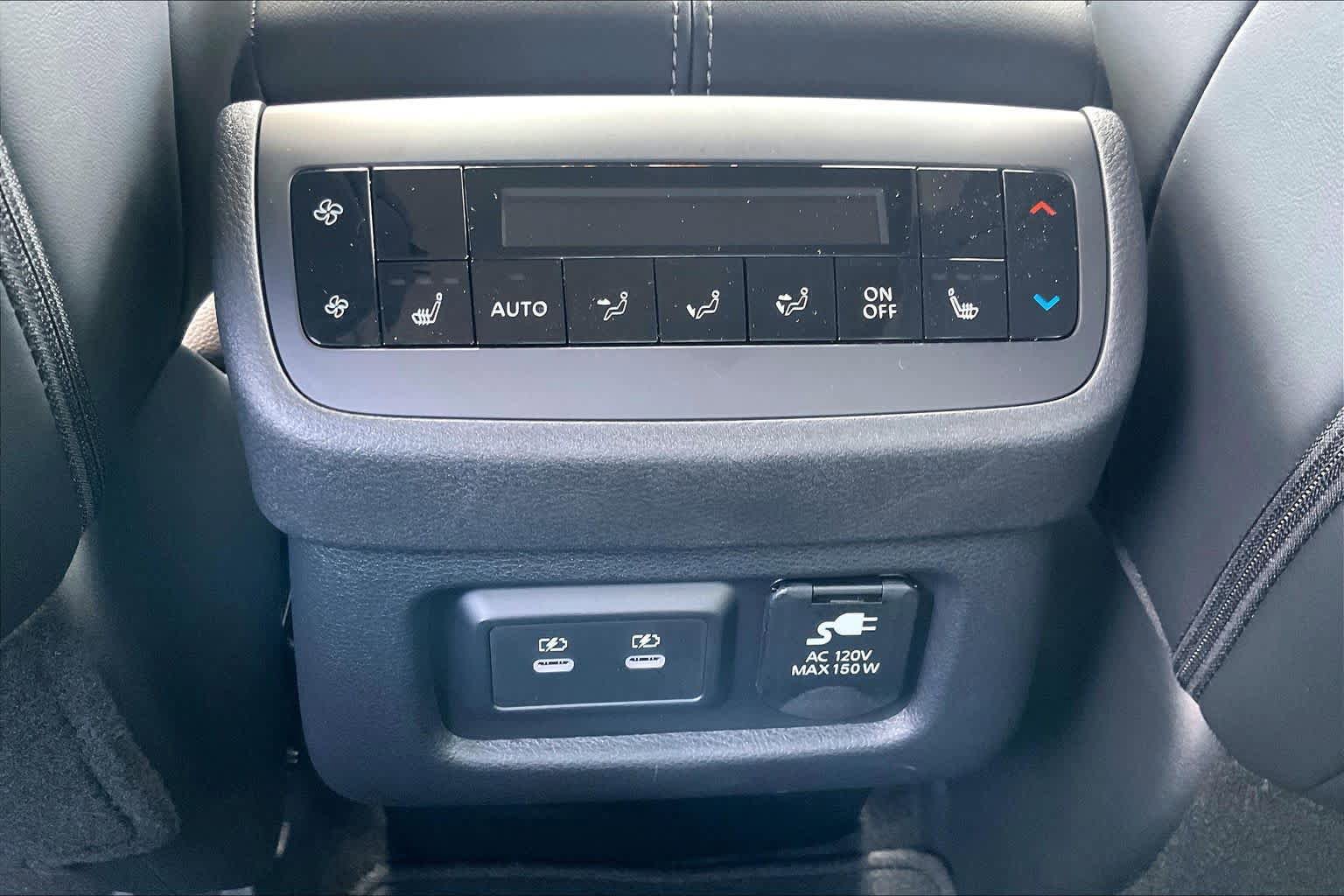 Used 2026 Nissan Pathfinder Platinum FWD image 32