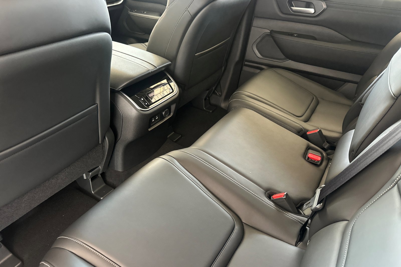 New 2026 Nissan Armada SV image 12