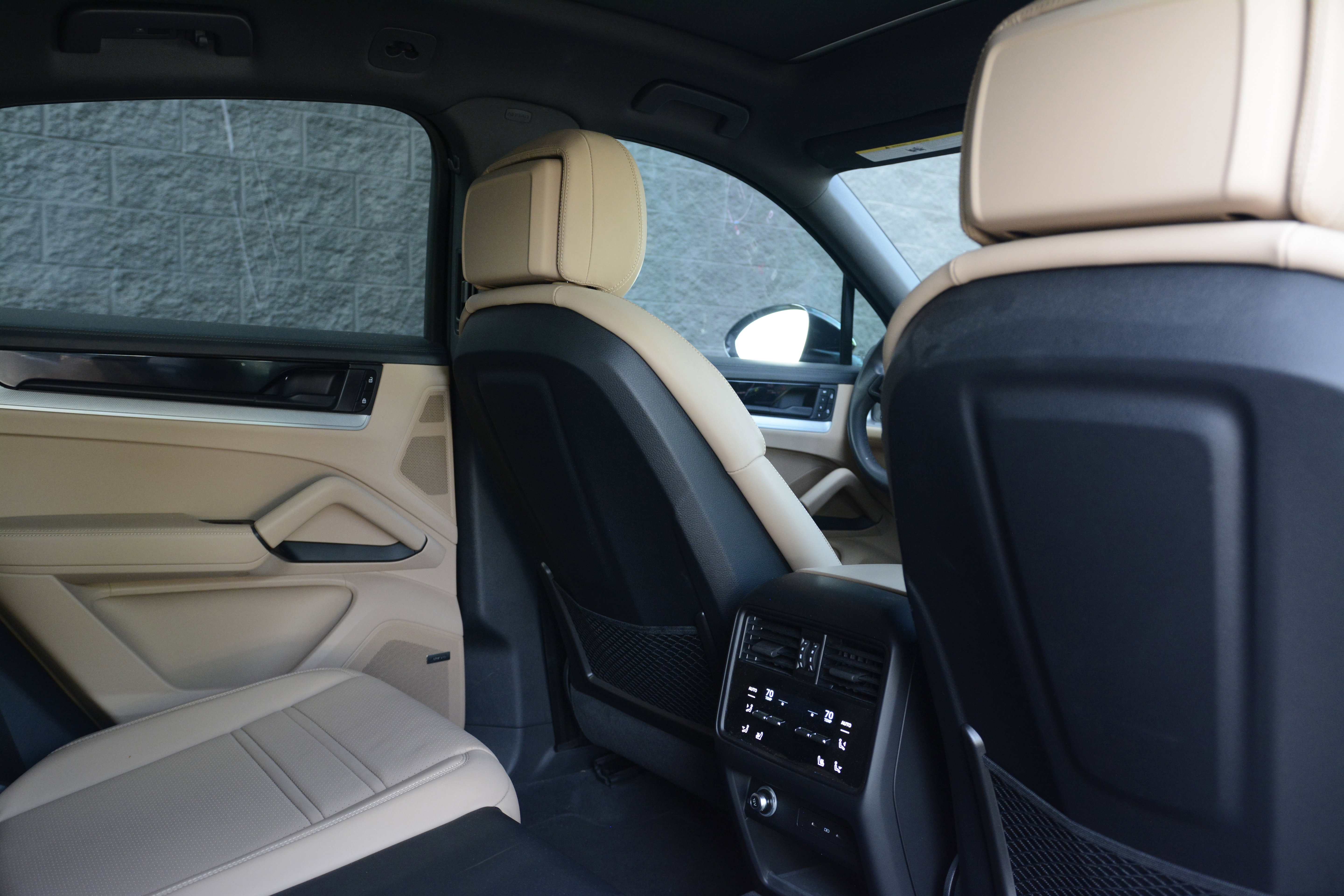 Certified 2025 Porsche Cayenne Coupe image 32