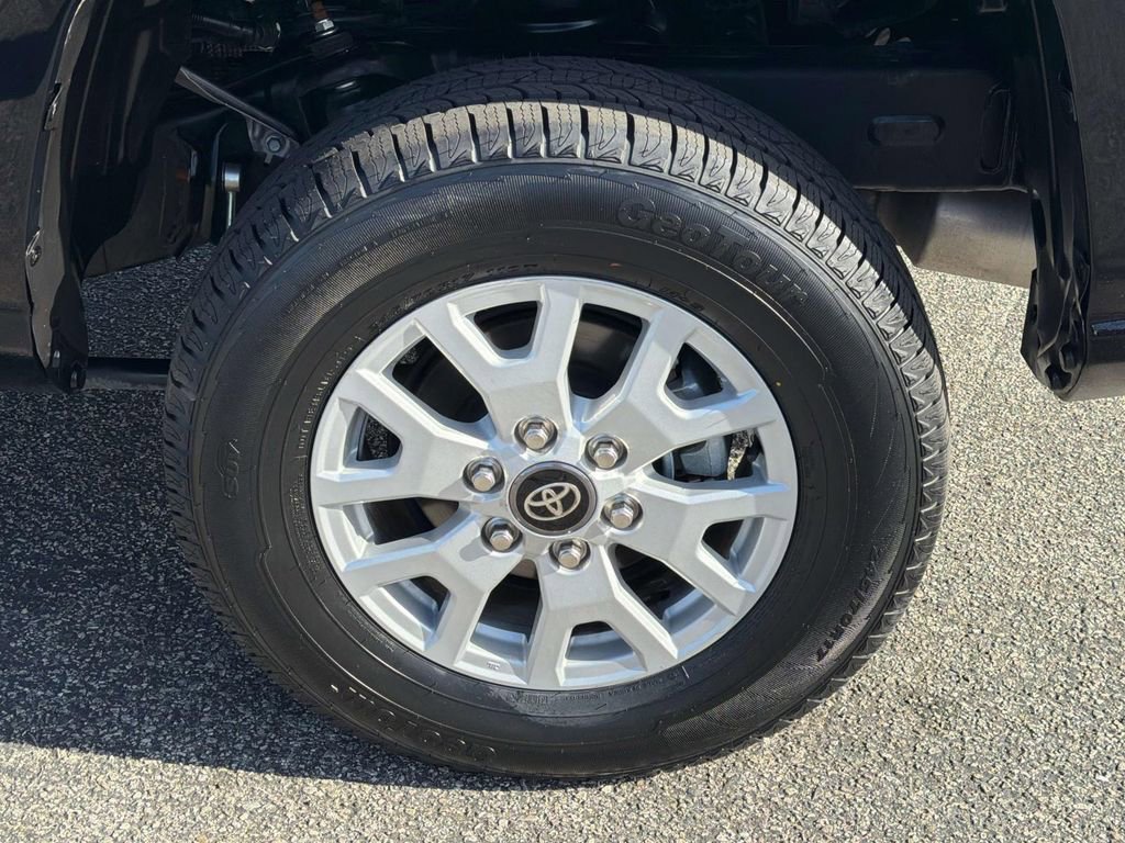 Certified 2025 Toyota Tacoma SR5 image 30