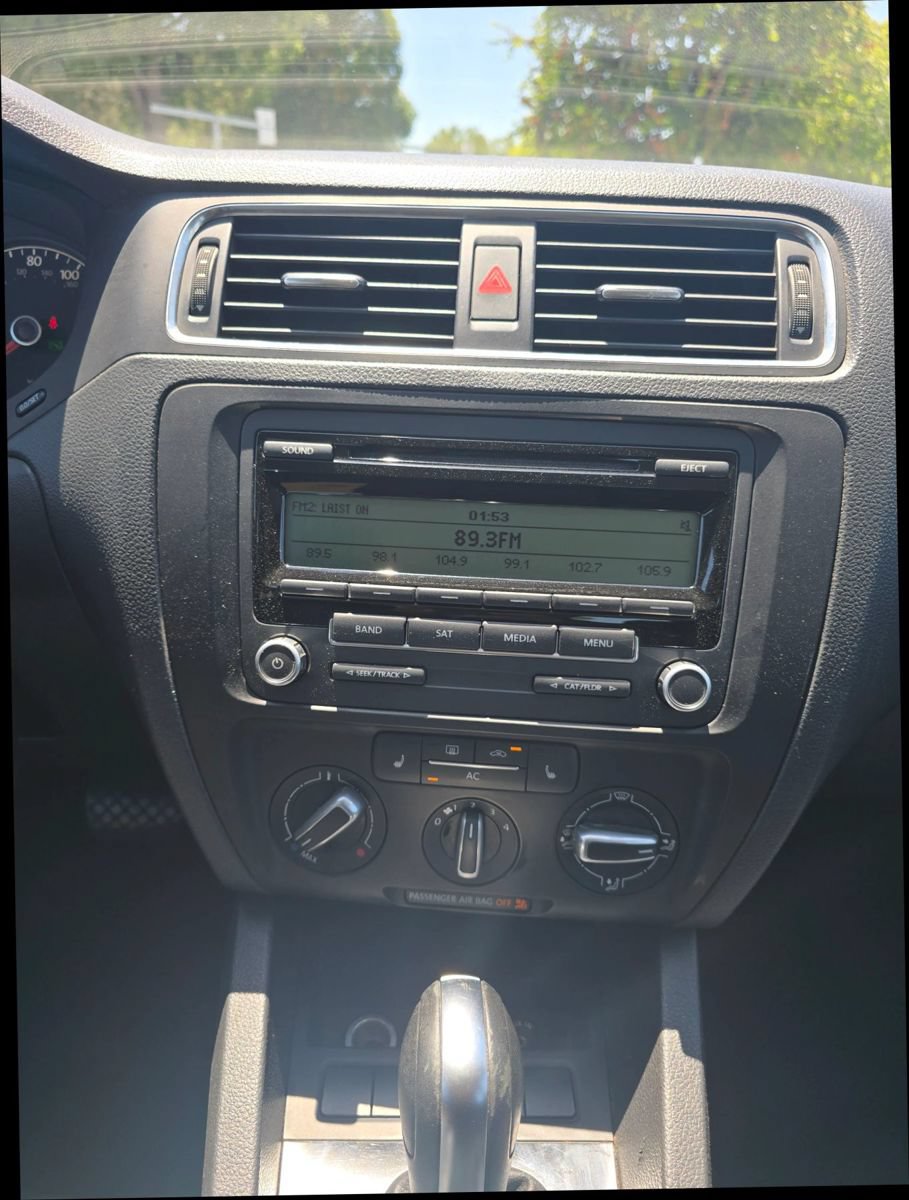 Used 2011 Volkswagen Jetta SE FWD image 14