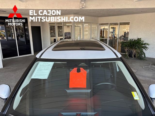 Used 2025 Mitsubishi Outlander SE image 11