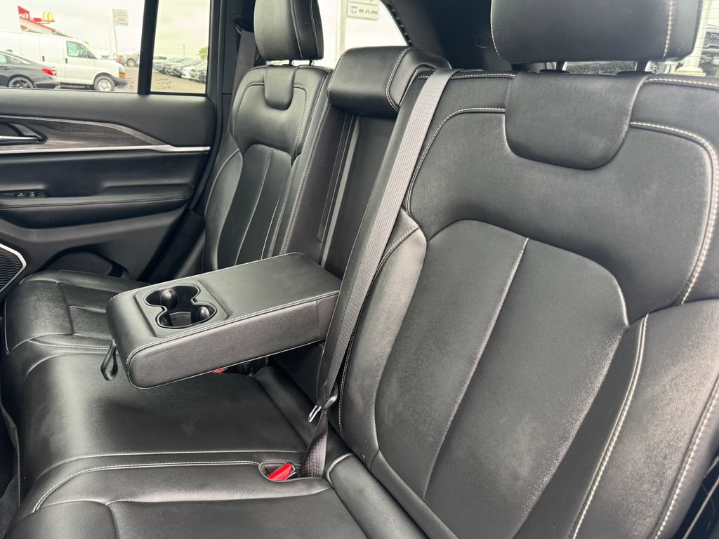 Used 2024 Jeep Grand Cherokee Limited AWD/4WD image 37