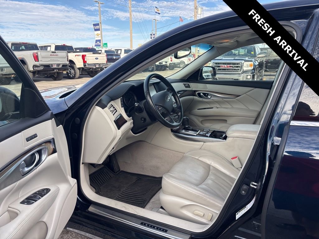 Used 2017 INFINITI Q70 L 3.7 w/ Deluxe Touring Package image 5