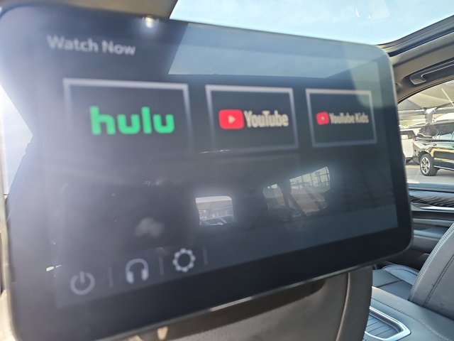 Used 2024 GMC Yukon XL Denali w/ Advanced Technology Package image 23