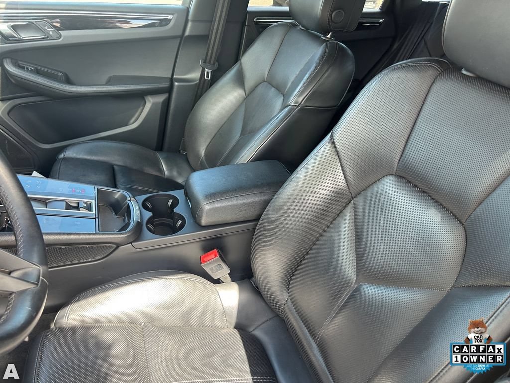 Used 2024 Porsche Macan AWD/4WD image 18