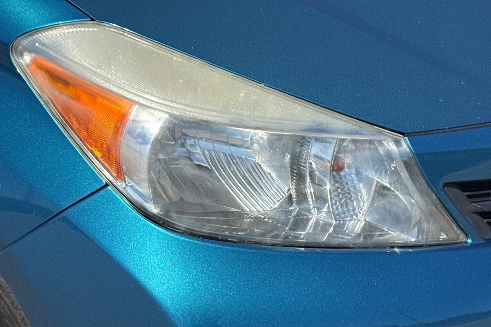 Used 2012 Toyota Yaris LE FWD image 41
