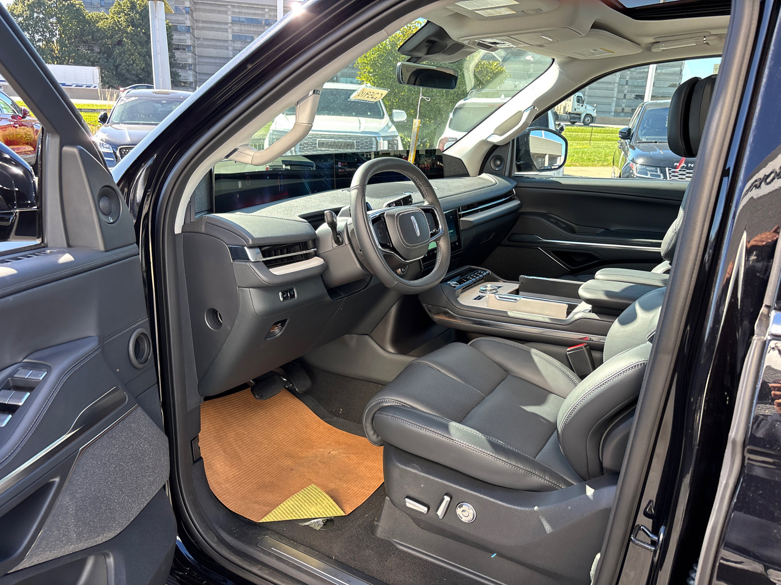 New 2025 Lincoln Navigator L Reserve image 25