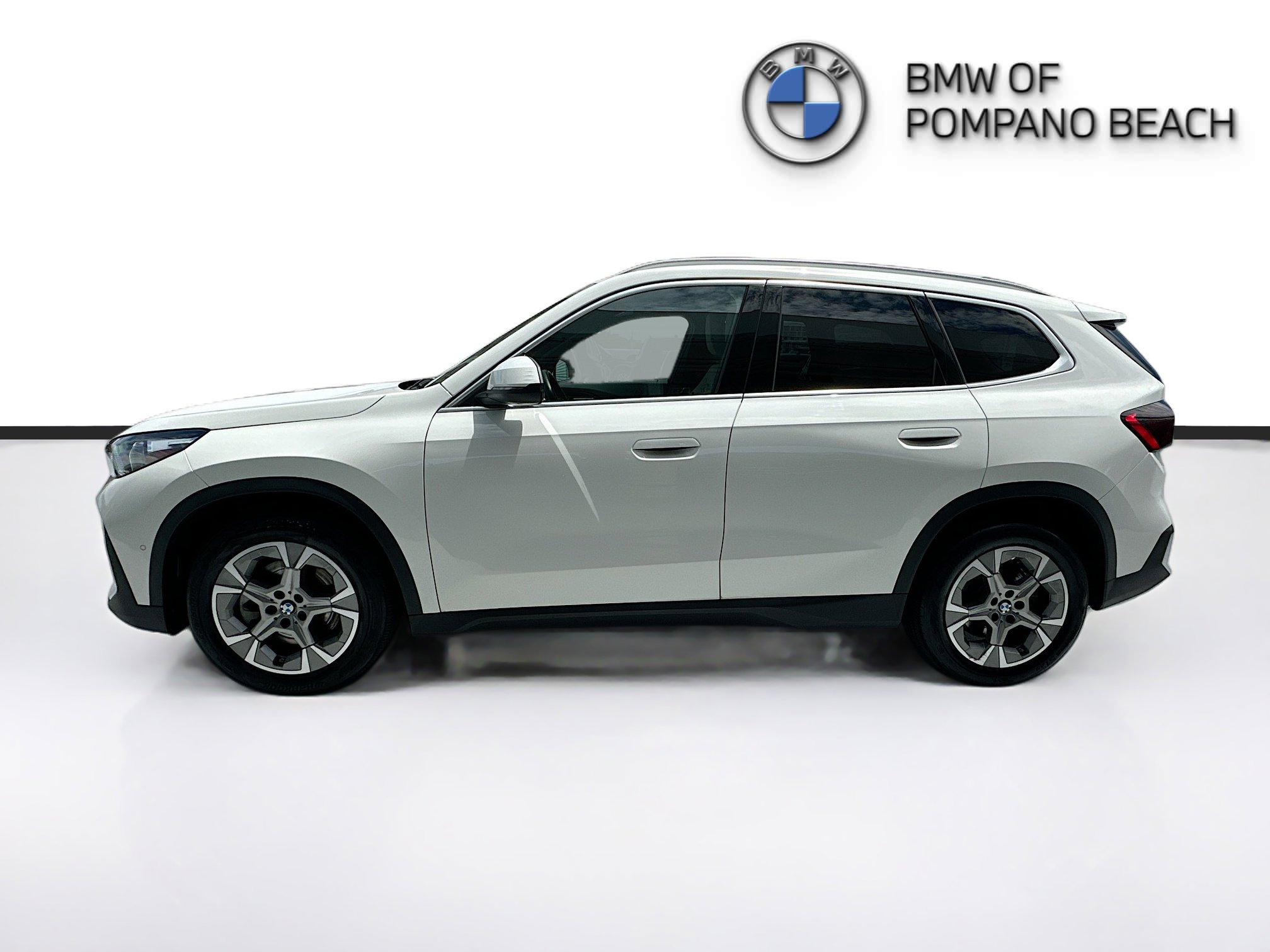 Used 2023 BMW X1 xDrive28i w/ Convenience Package AWD/4WD image 4