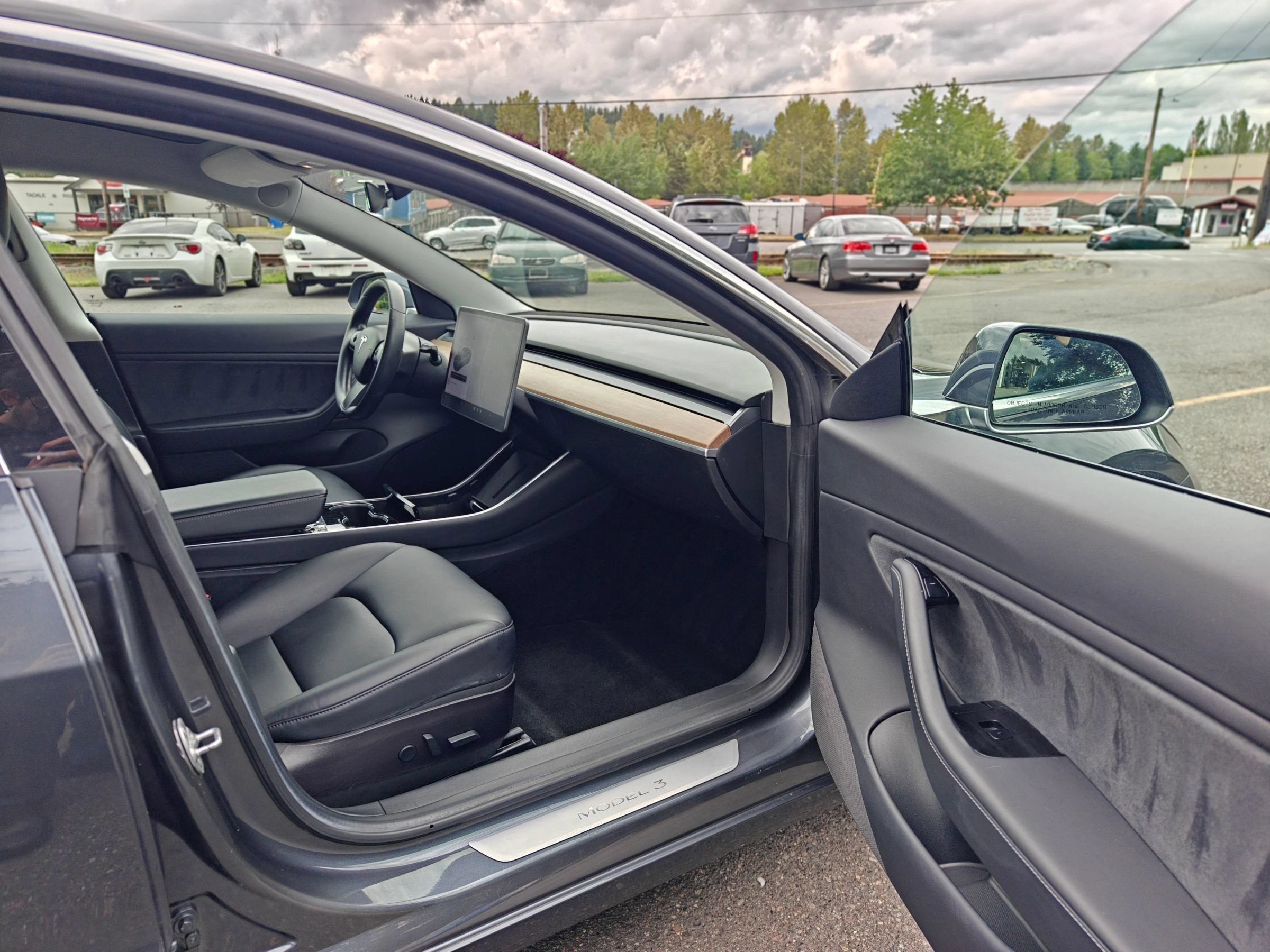 Used 2018 Tesla Model 3 Long Range RWD image 29