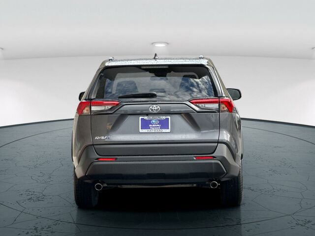 Used 2021 Toyota RAV4 LE image 5