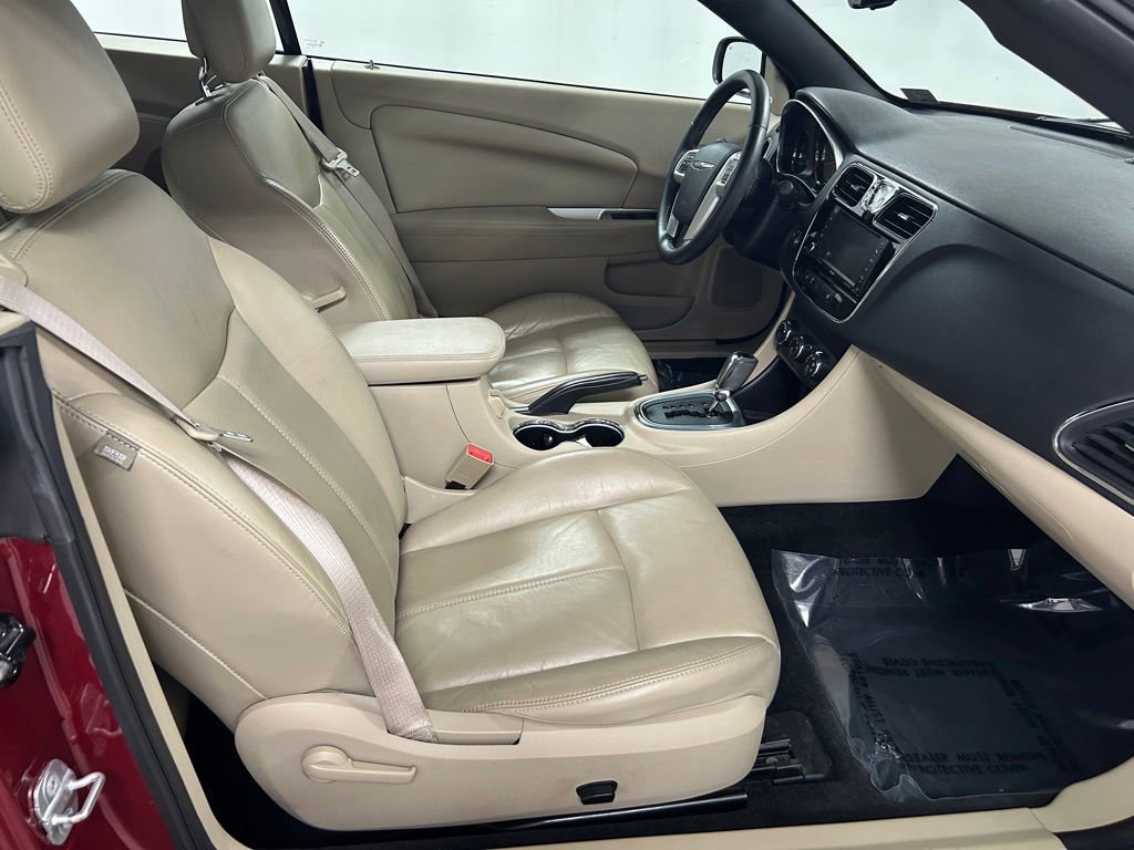 Used 2013 Chrysler 200 Limited FWD image 13