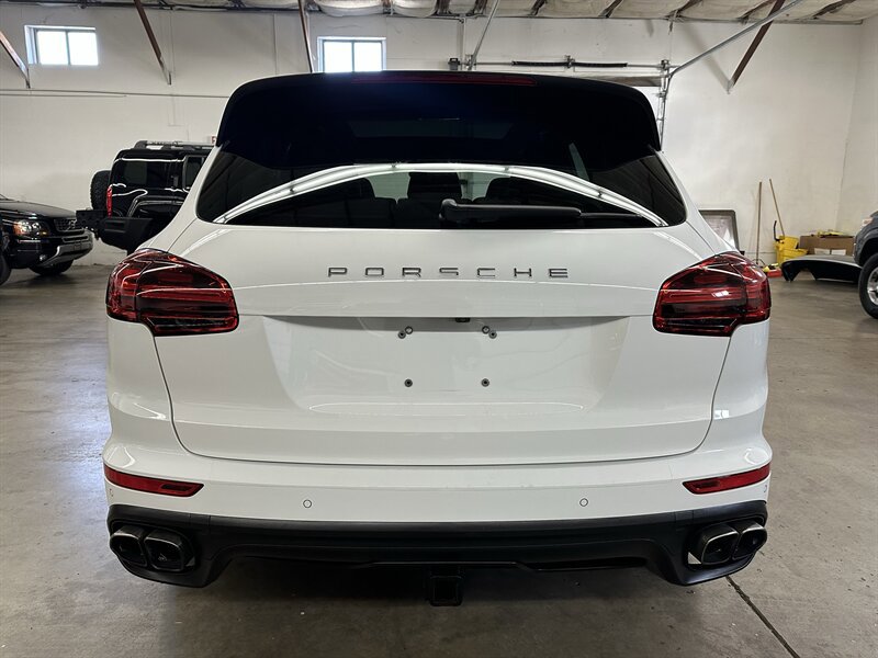 Used 2015 Porsche Cayenne Turbo w/ Premium Plus Package AWD/4WD image 4