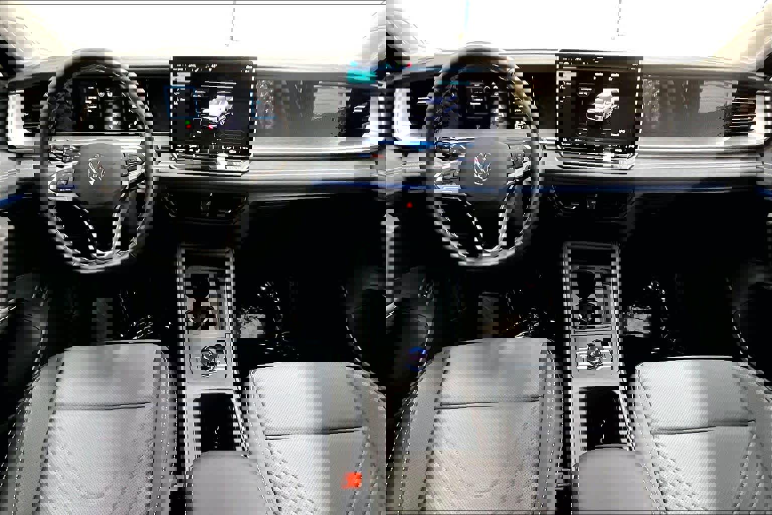 Used 2025 Volkswagen Tiguan SE image 18