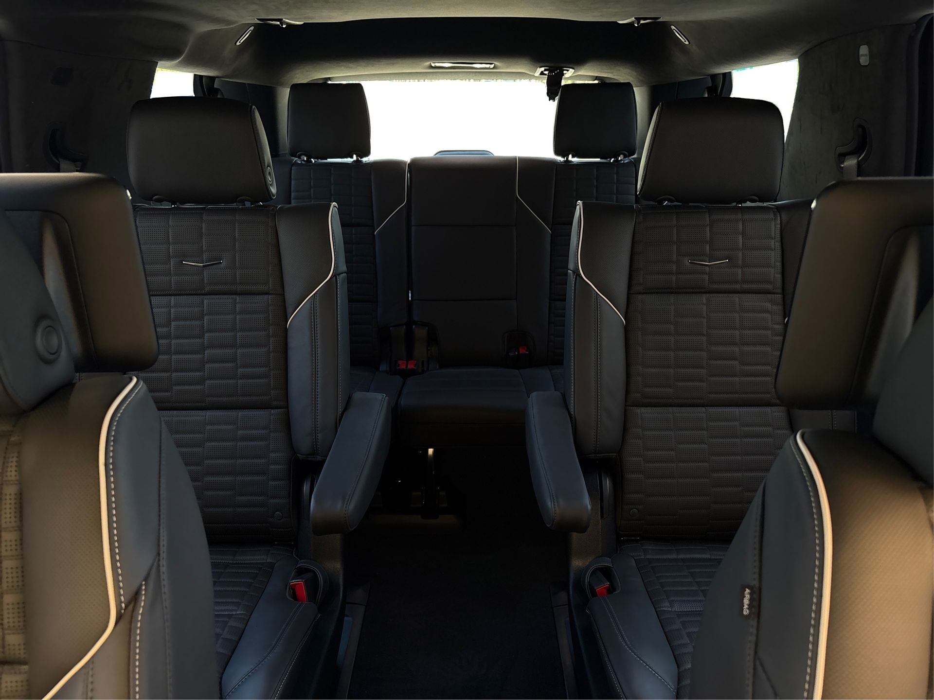 Used 2026 Cadillac Escalade Platinum Sport w/ LPO, ONYX Package image 17