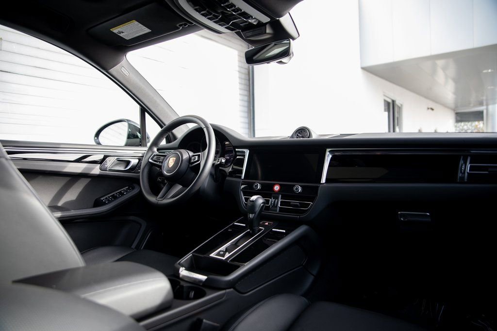 Certified 2025 Porsche Macan image 19