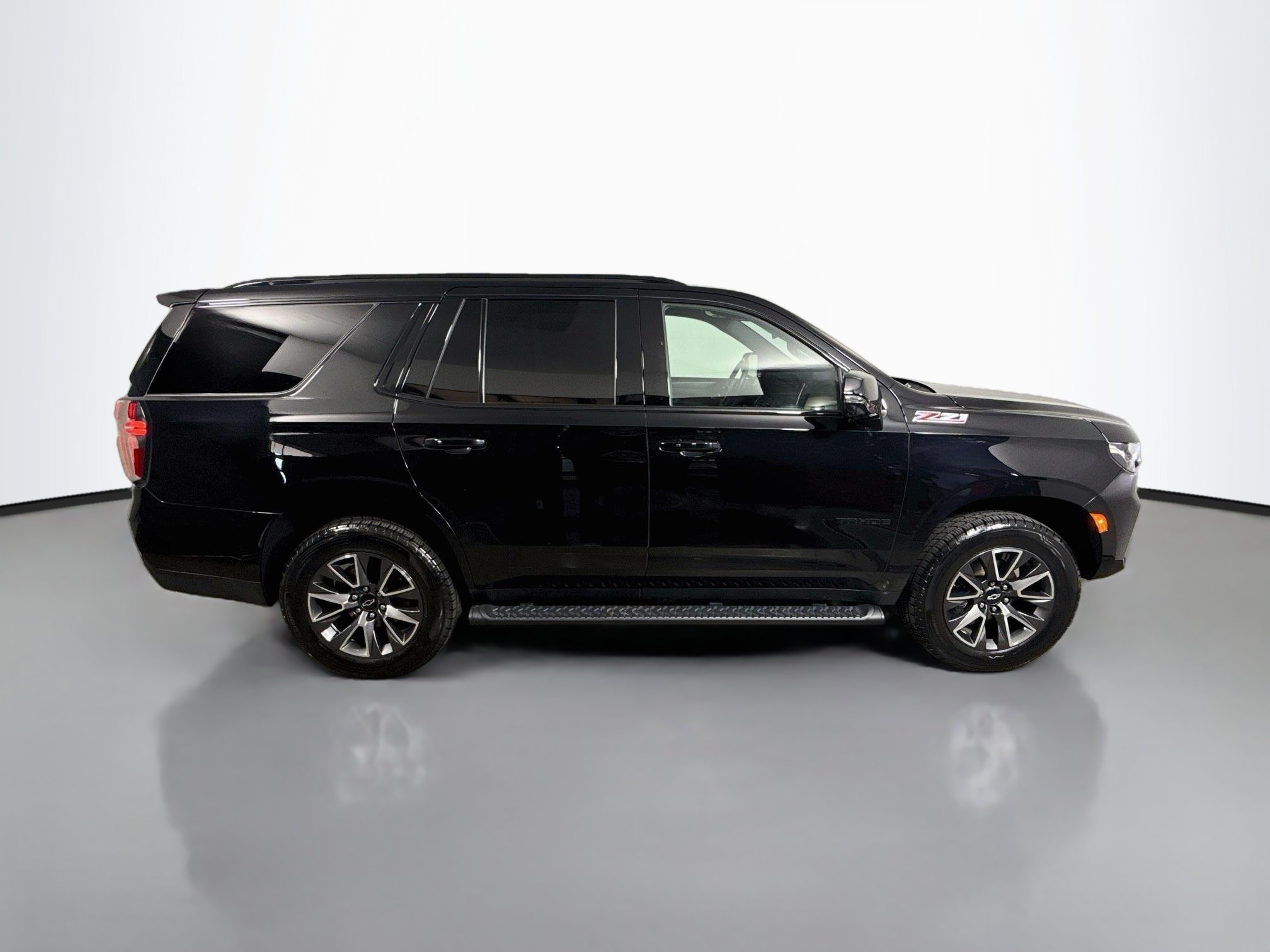 Used 2023 Chevrolet Tahoe Z71 w/ Luxury Package AWD/4WD image 8