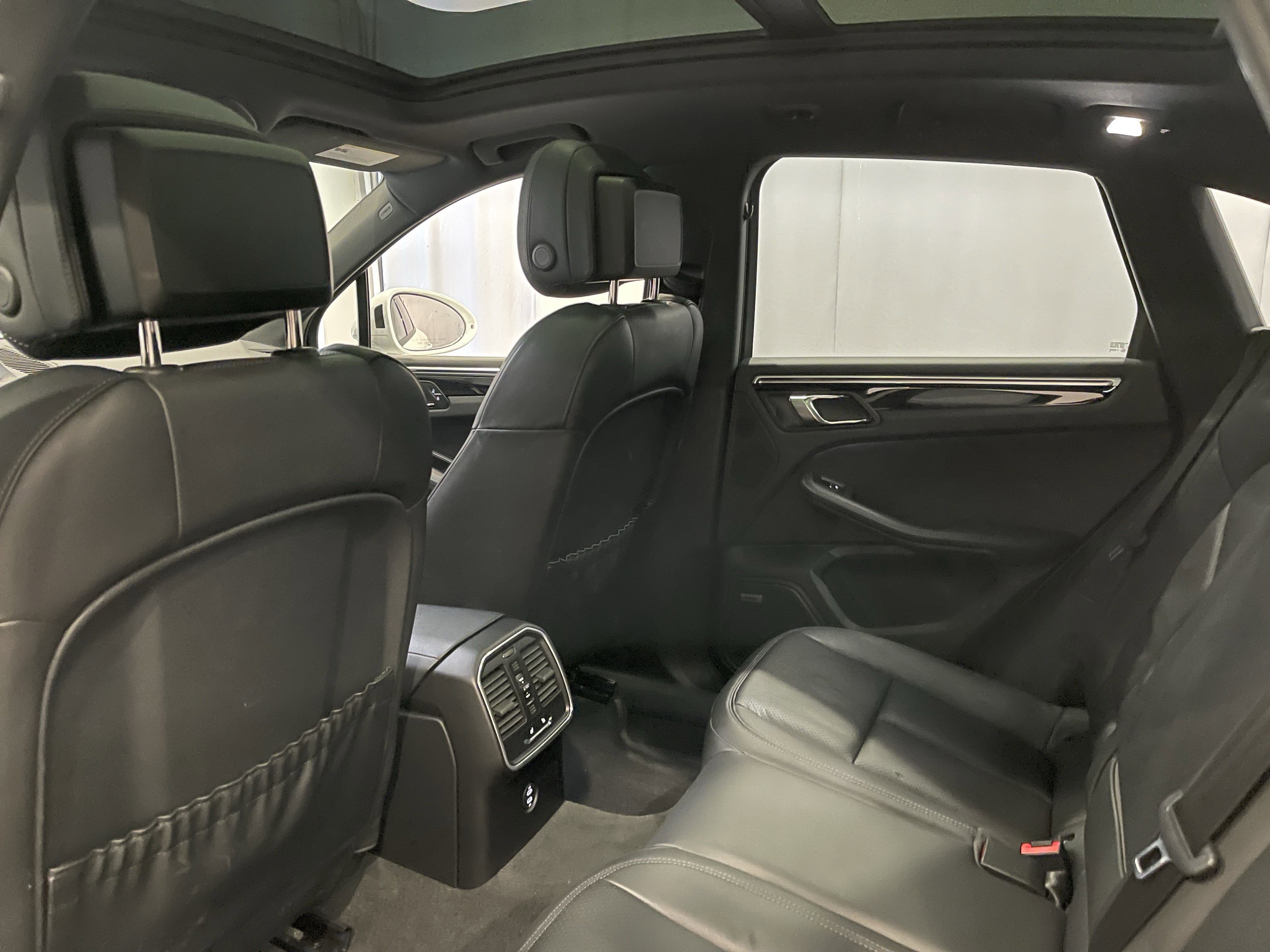 Used 2022 Porsche Macan image 24