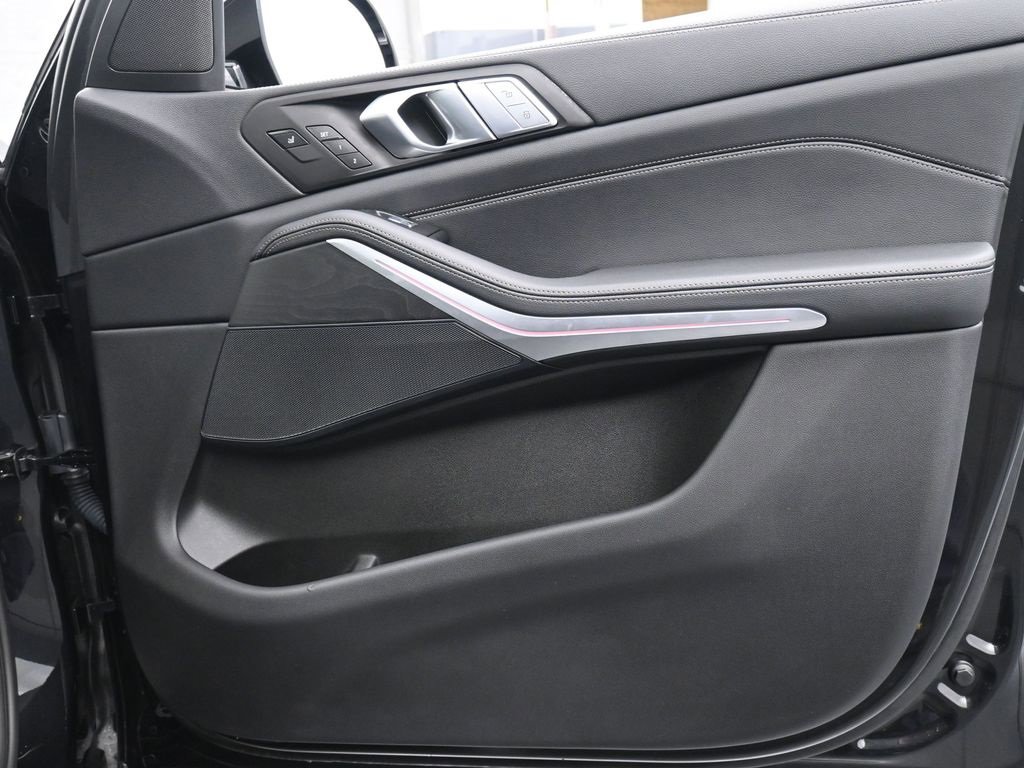 Used 2022 BMW X7 xDrive40i w/ Premium Package image 27