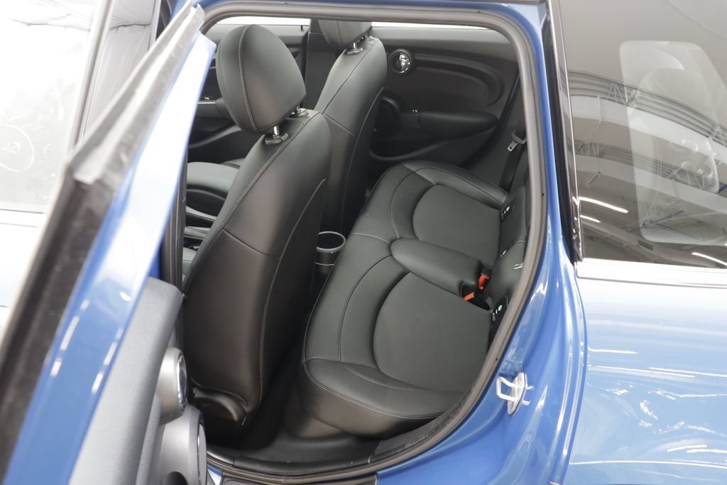 Used 2022 MINI Cooper 4-Door Hardtop FWD image 15