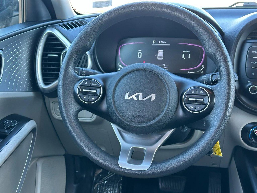 Used 2023 Kia Soul LX image 12