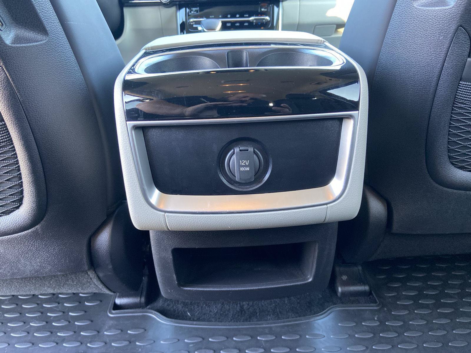 Used 2023 Kia Carnival EX FWD image 17