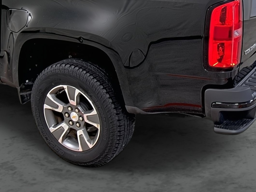 Used 2017 Chevrolet Colorado Z71 AWD/4WD image 9