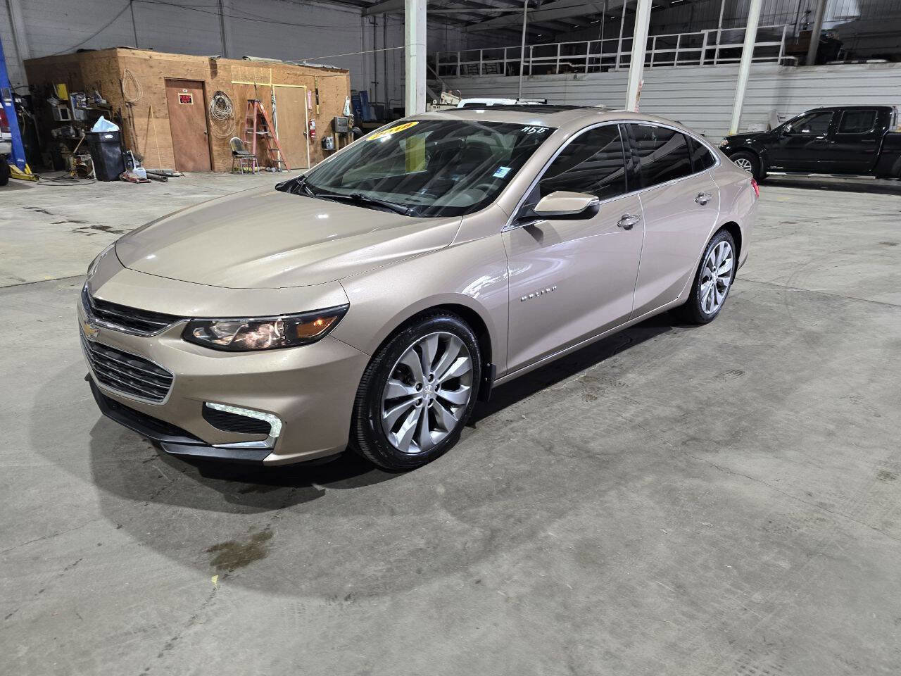 Used 2018 Chevrolet Malibu Premier w/ Premier Sun and Wheel Package FWD image 2