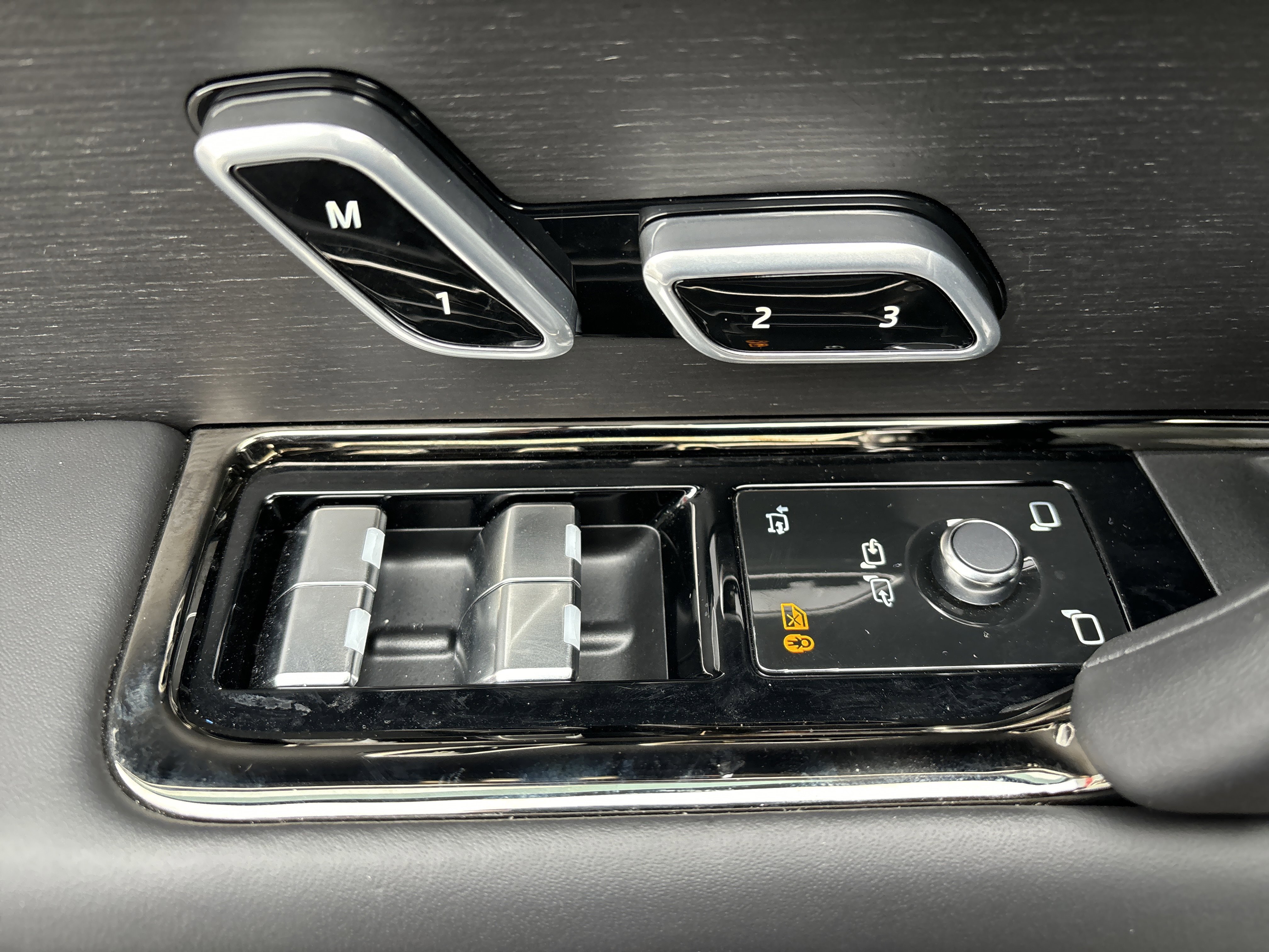 Used 2025 Land Rover Range Rover Sport SE image 17