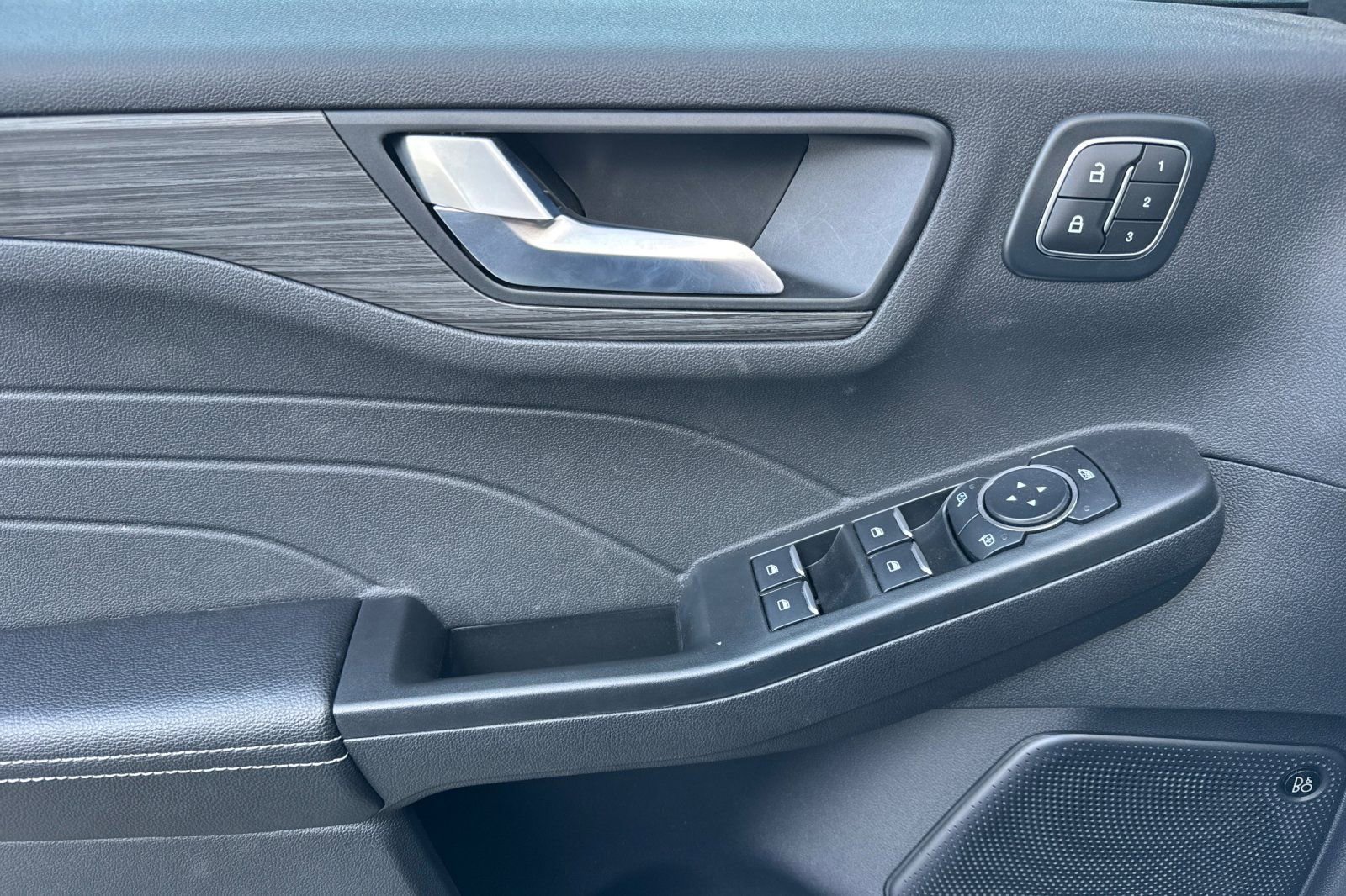 Used 2024 Ford Escape SE w/ PHEV Premium Package image 11