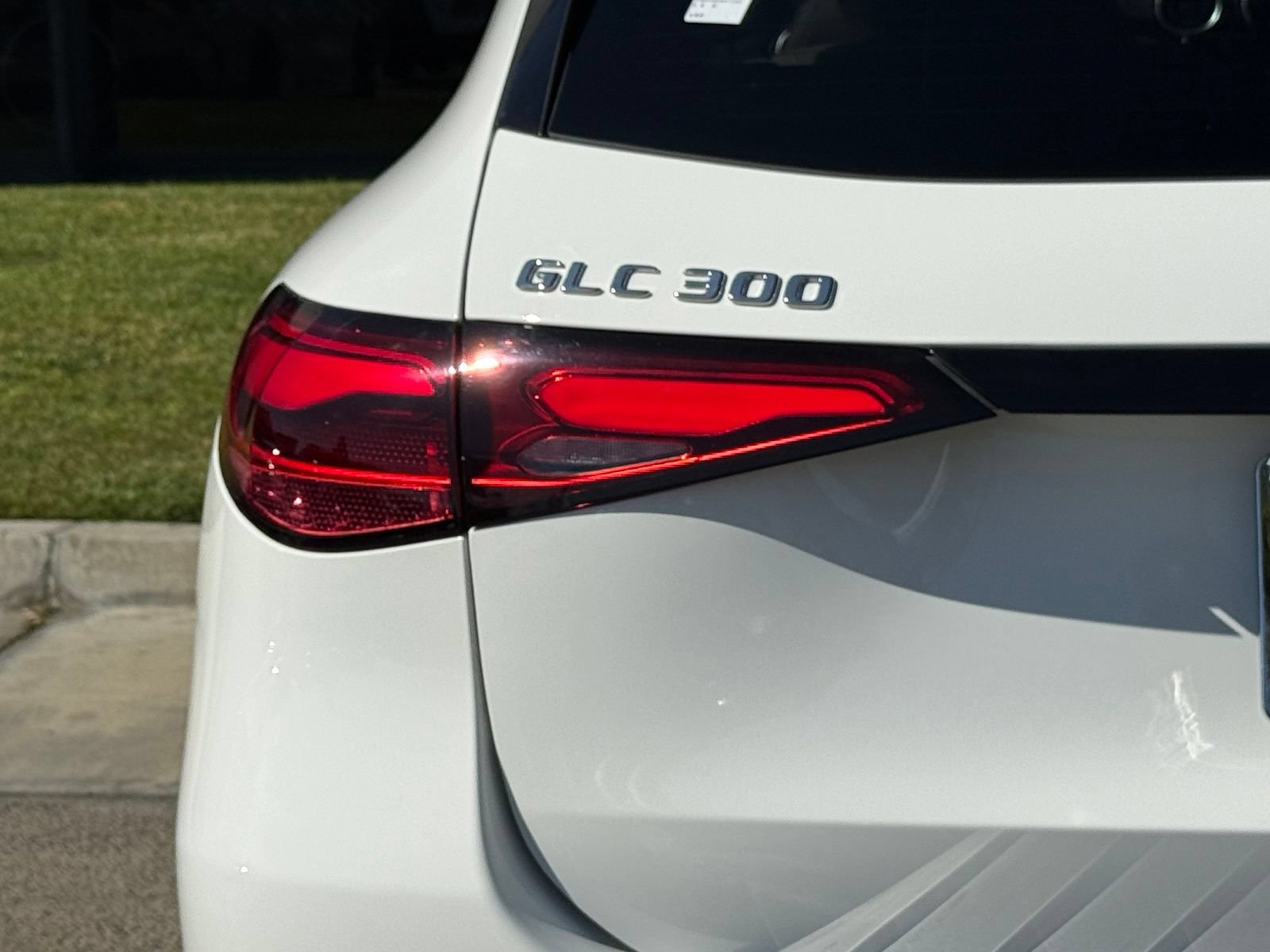 Used 2025 Mercedes-Benz GLC 300 image 11