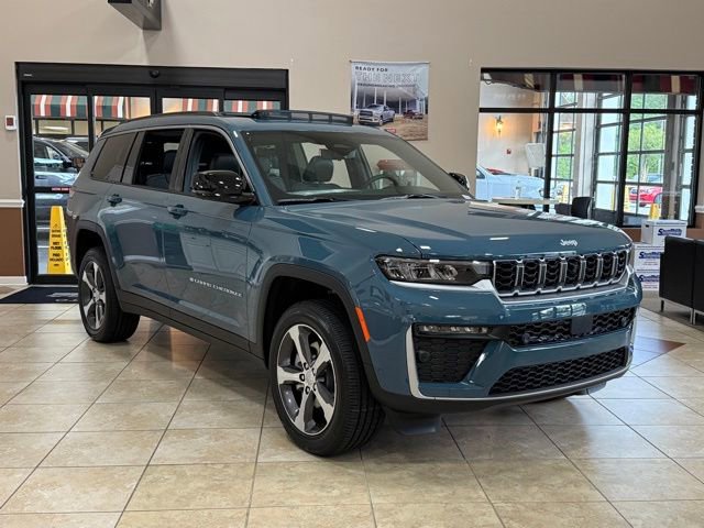 New 2026 Jeep Grand Cherokee L Limited w/ Luxury Tech Group II AWD/4WD image 9