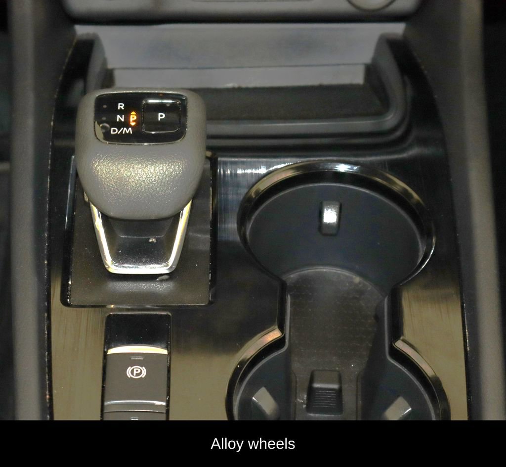 Used 2025 Nissan Rogue S image 13