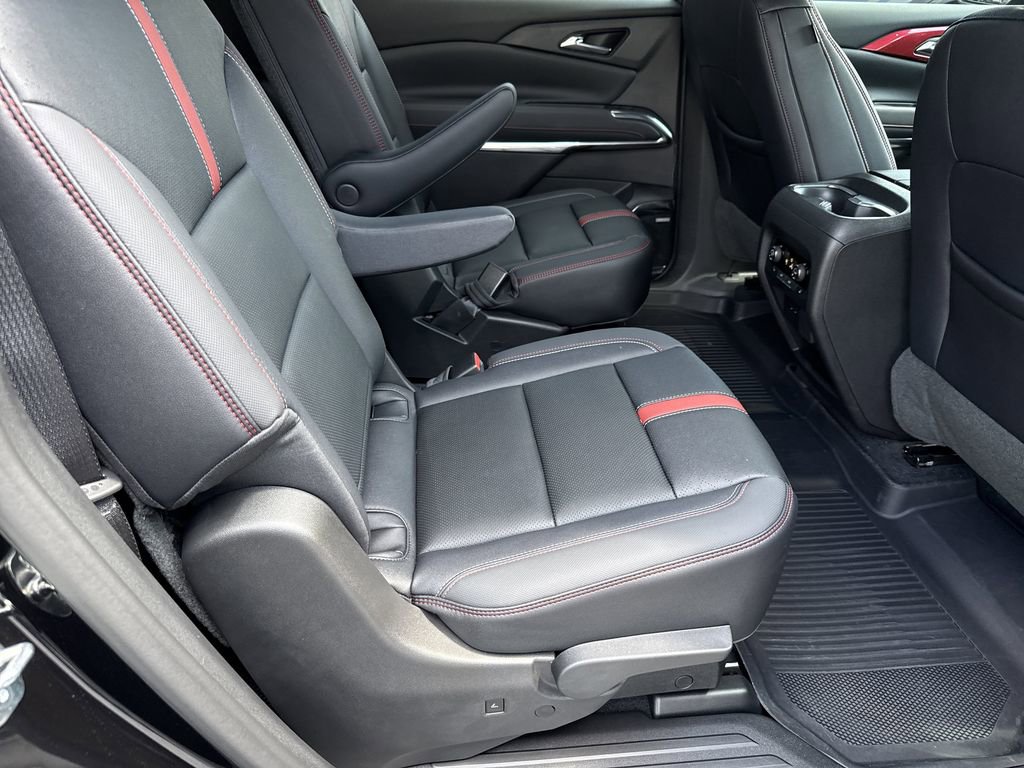 Used 2026 Chevrolet Traverse RS w/ LPO, Floor Liner Package FWD image 15
