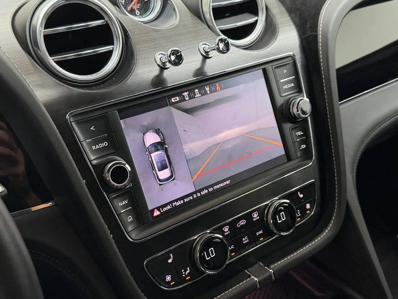 Used 2019 Bentley Bentayga AWD/4WD image 24
