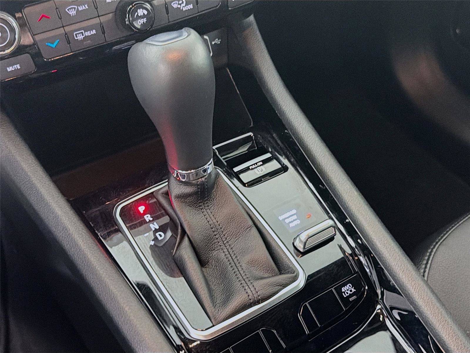 Used 2023 Jeep Compass Limited image 17