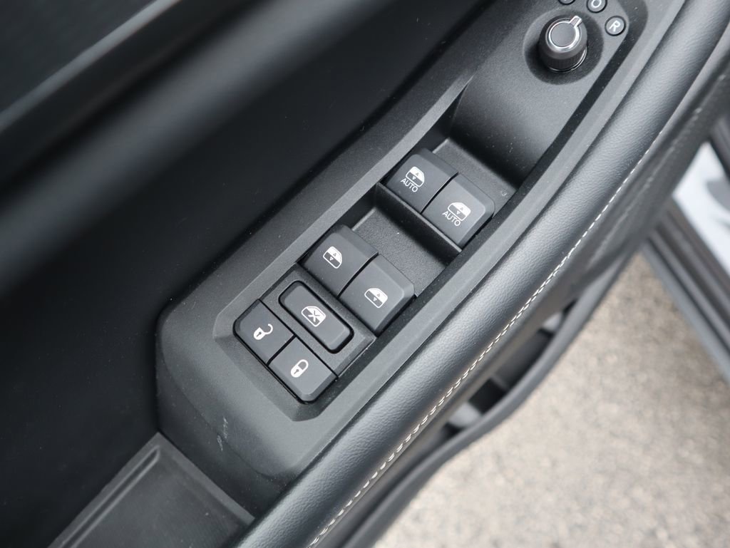 Used 2025 Jeep Grand Cherokee L Laredo image 21