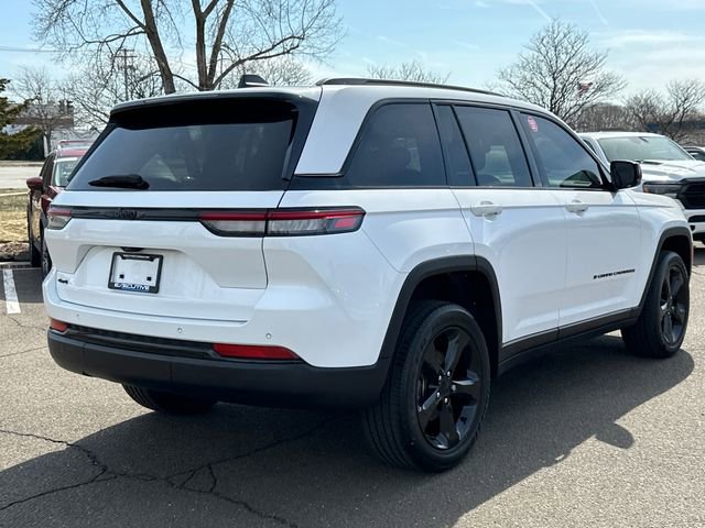 Used 2023 Jeep Grand Cherokee Altitude AWD/4WD image 2