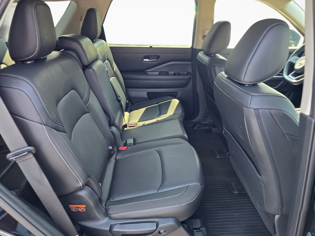 Used 2025 Nissan Pathfinder SL AWD/4WD image 25