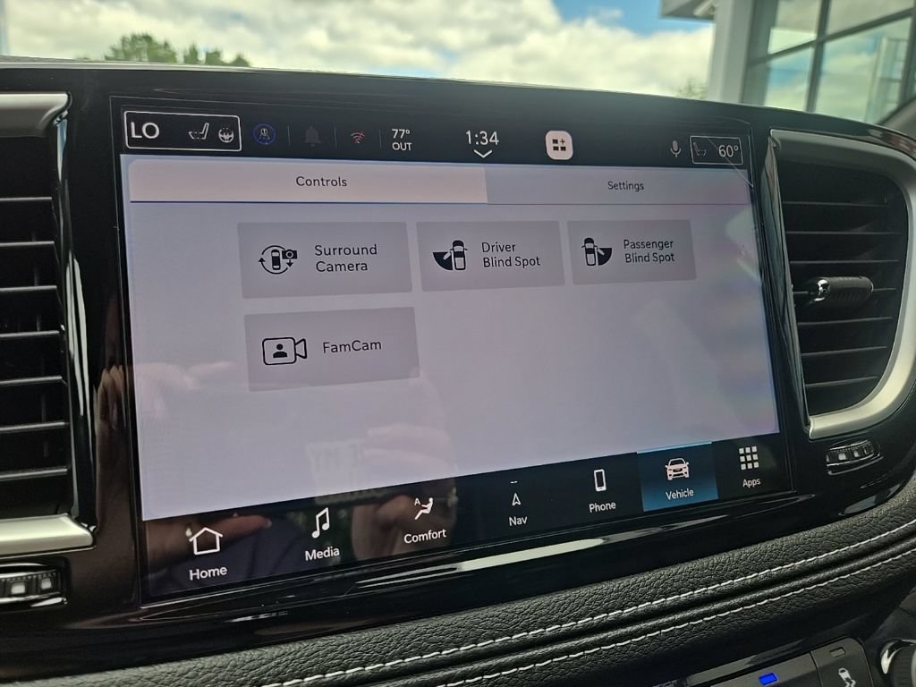 New 2027 Chrysler Pacifica Select w/ Family Tech Group FWD image 57