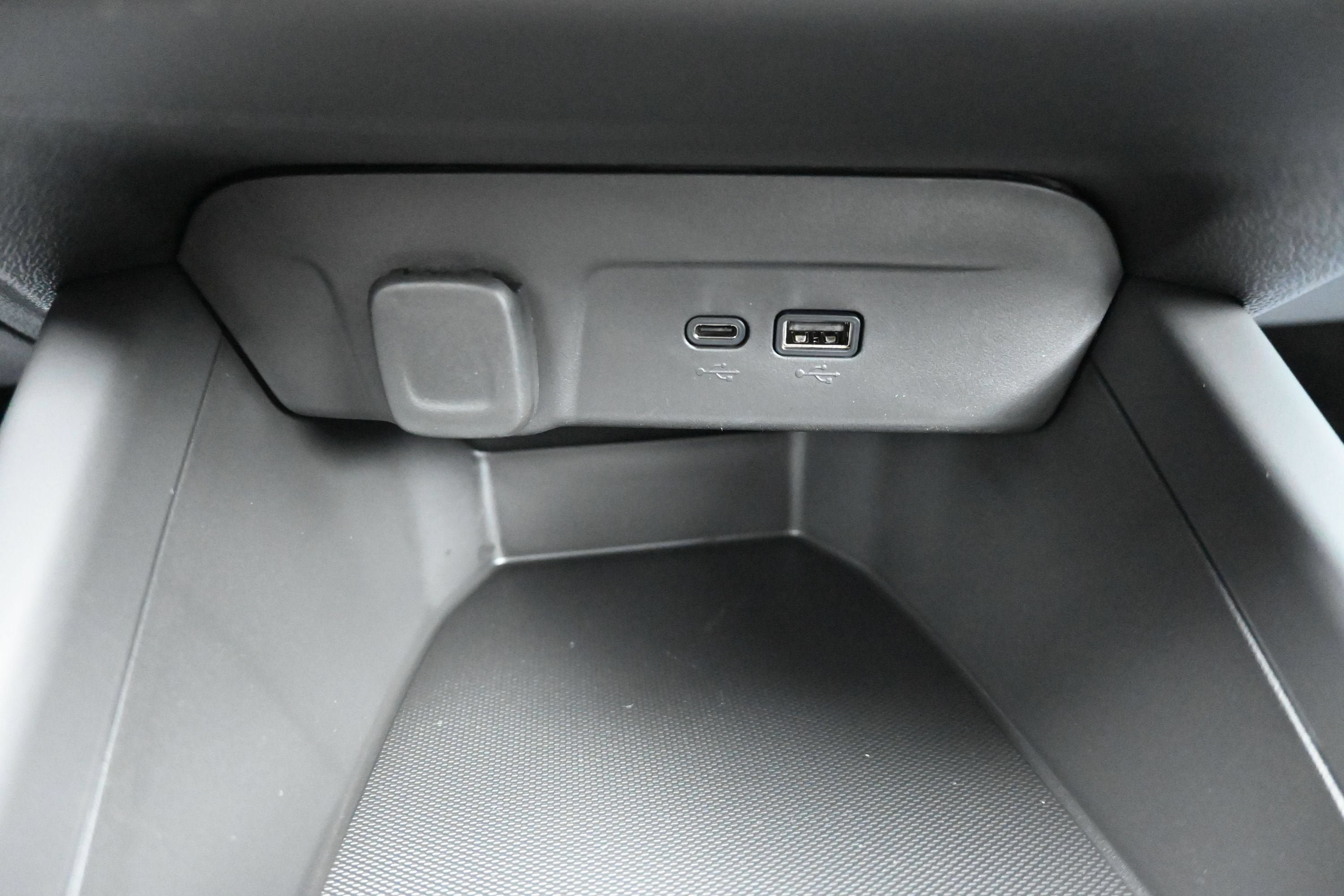 Used 2026 Chevrolet Trax RS w/ Sunroof Package FWD image 19