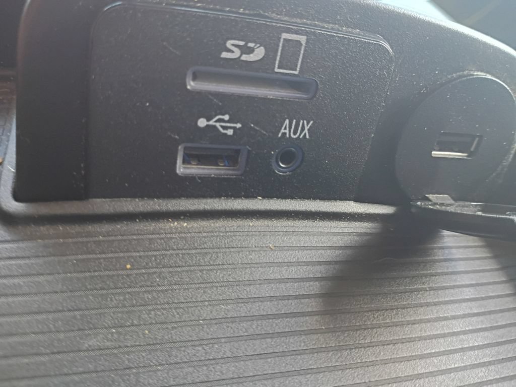 Used 2014 RAM 1500 Limited AWD/4WD image 34
