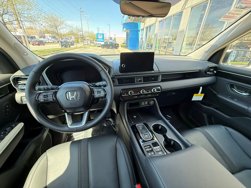 Used 2025 Honda Pilot Touring image 15