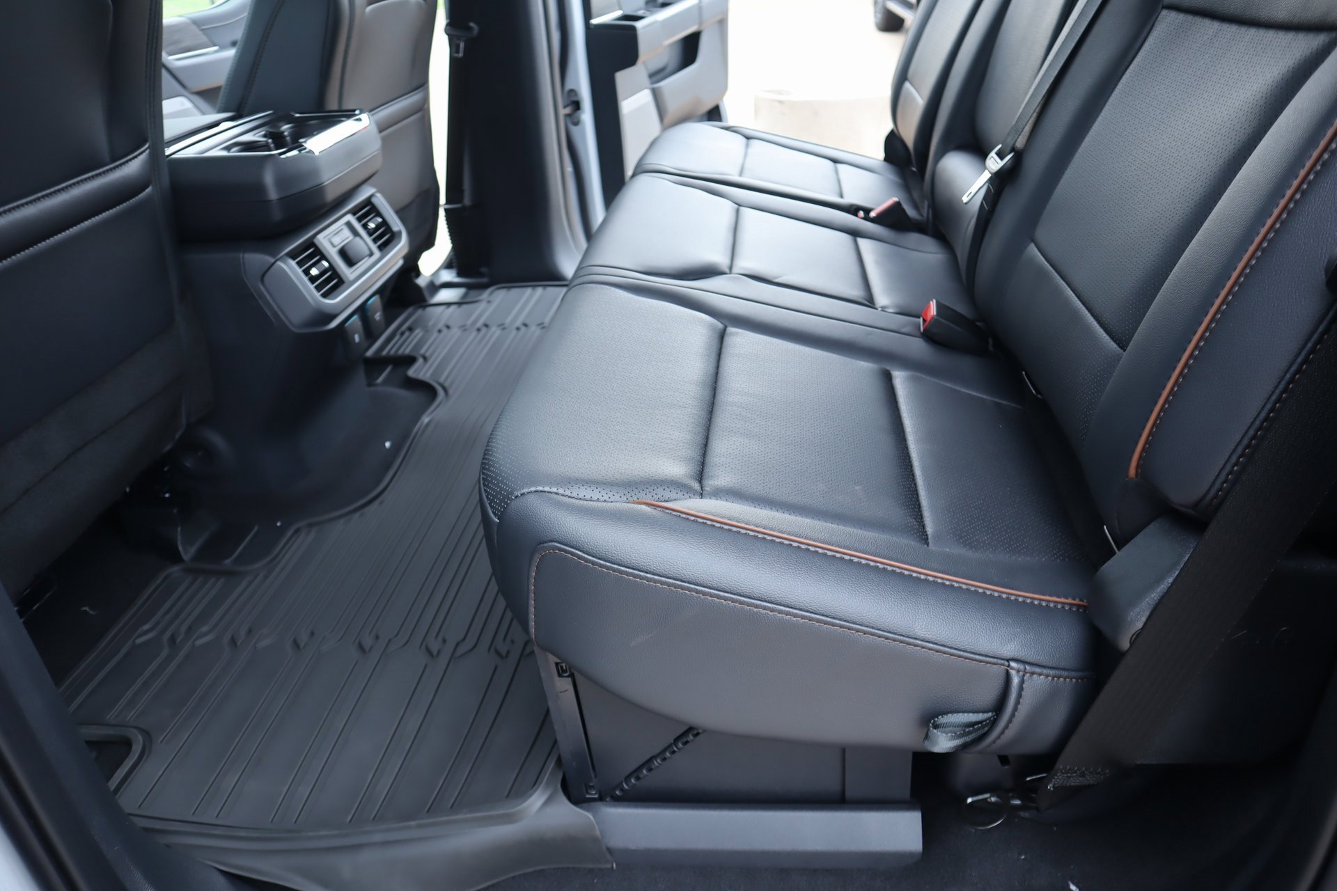 New 2025 Ford F150 Lariat w/ Equipment Group 502A High image 14