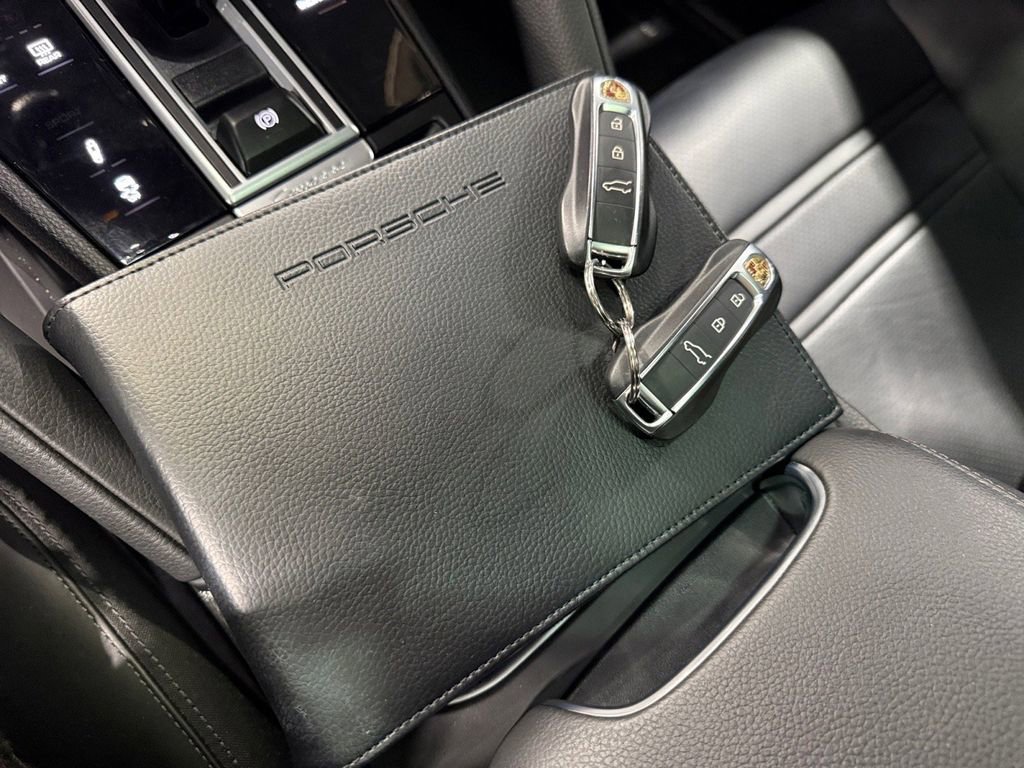 Used 2022 Porsche Cayenne Platinum Edition image 46