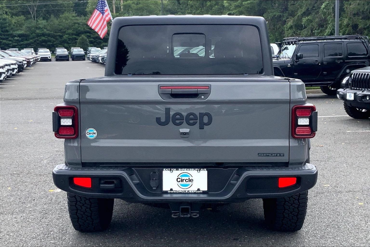 Used 2021 Jeep Gladiator Sport AWD/4WD image 4