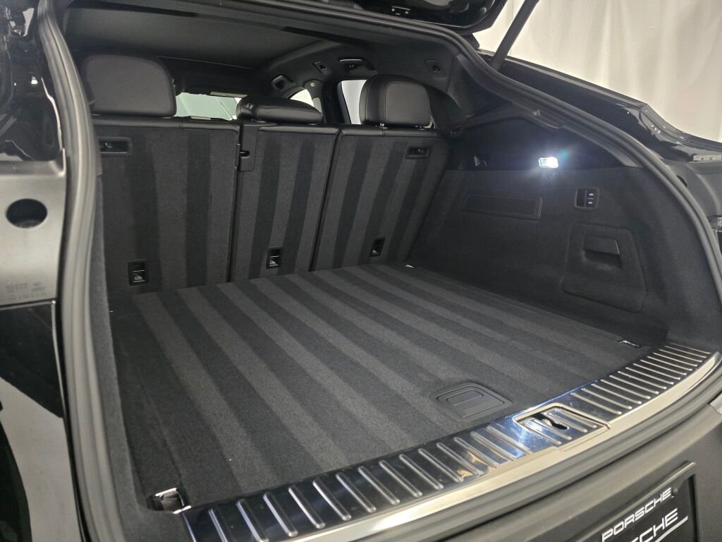 Certified 2023 Porsche Cayenne Platinum Edition AWD/4WD image 21