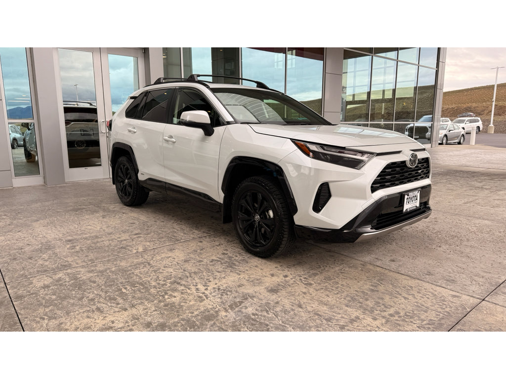 Used 2025 Toyota RAV4 SE w/ Convenience Package AWD/4WD image 2