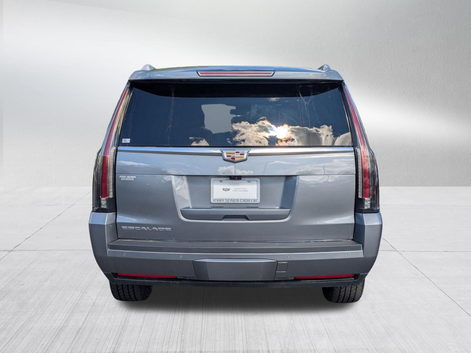 Used 2020 Cadillac Escalade ESV Premium Luxury image 5